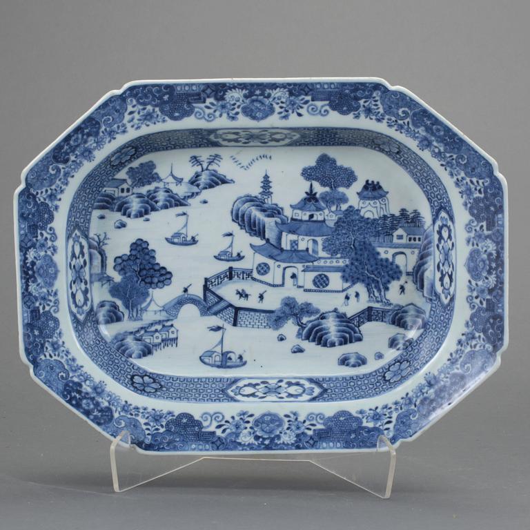 SKÅLFAT, porslin. Kina, Chien Lung 1736-1795.