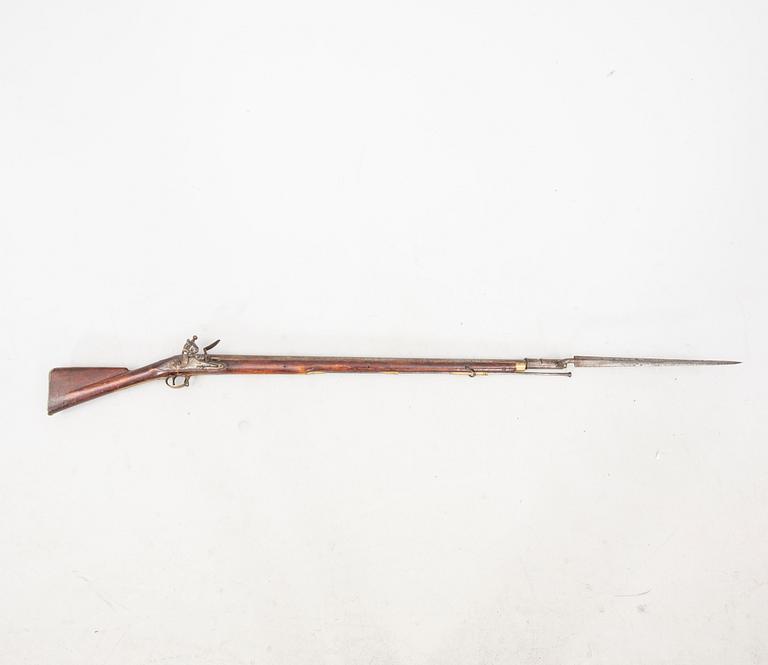 A British Tower and I Salter flintlock musket and bayonet, first half of the 19th century.