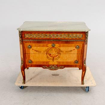 A mid 1900s  Gustavian style dresser.