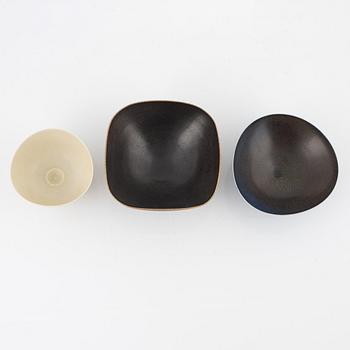 A set of three earthenware bowls by Berndt Friberg for Gustavberg studio, Sweden, 1954-1968.