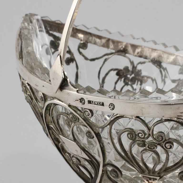 SKÅL, glas och silver, empire, troligen Tyskland, 1800-talets första hälft. Vikt 222 g exkl glas.