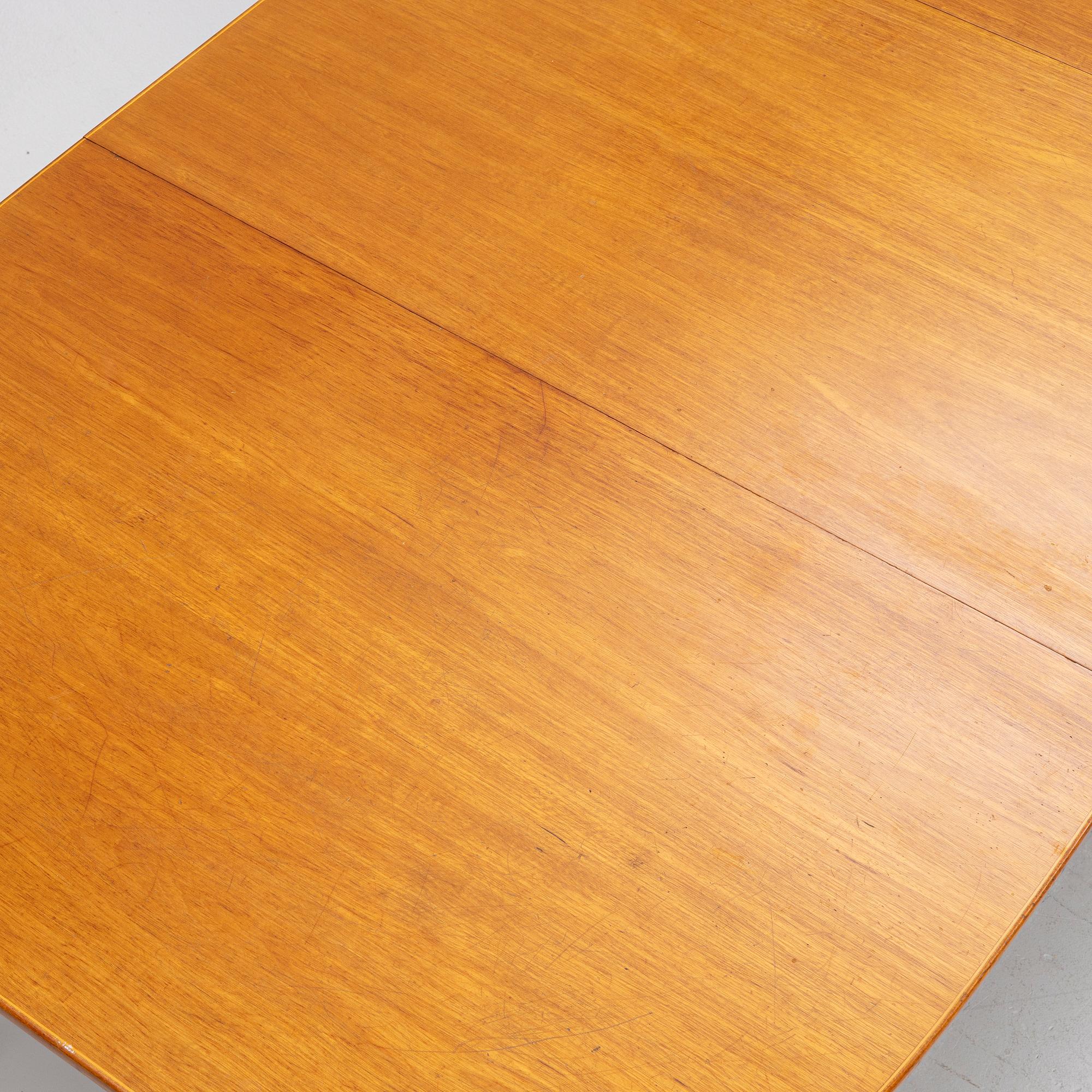 Josef Frank, Dining table, model 947, Firma Svenskt Tenn, pre-1985.