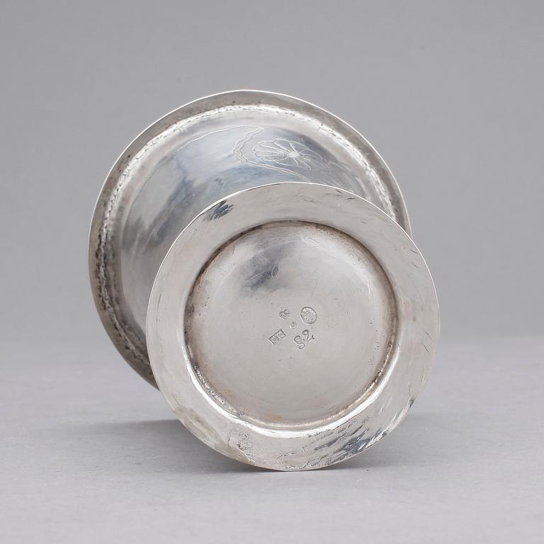 BÄGARE, silver, Carl Kåhre, Halmstad, 1800. Vikt ca 67 gram.