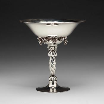 Georg Jensen, praktskål på fot, Köpenhamn 1925-32, sterling. Design nr 264 A,