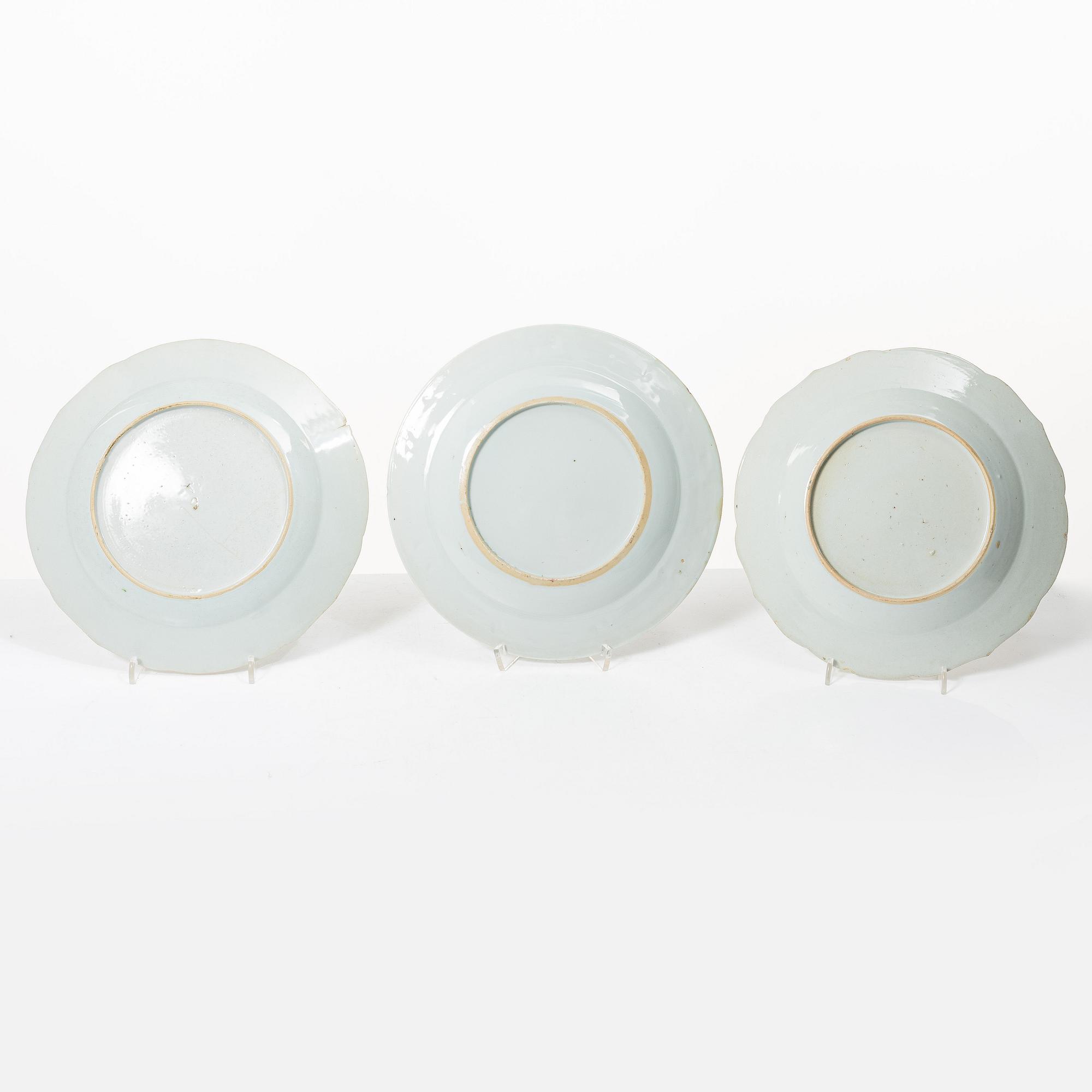 17 Famille Rose export porcelain plates, China, Qianlong (1736-95).