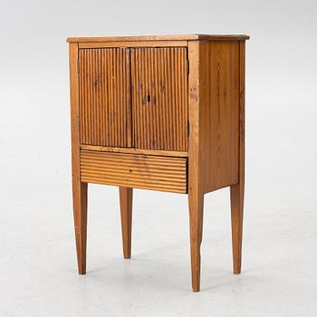 Pottskåp, gustaviansk stil, 1800-tal.