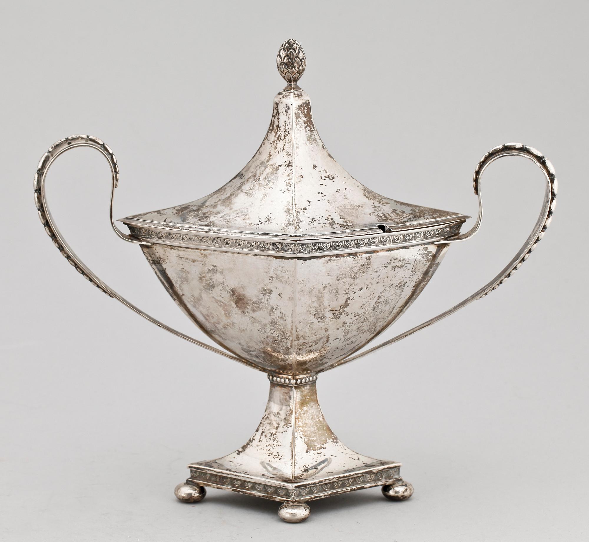 SOCKERSKÅL, silver, Berhard Herz AB, Stockholm 1912. Vikt ca 450 gram.