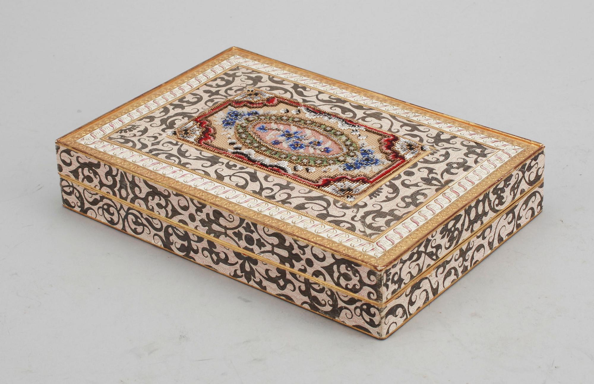 SKRIN 5 st MED 2 DOSOR OCH PRECIOSA, mest 1800-tal.