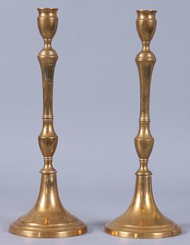 KANDELABRAR, ett par, mässing, Nyköpings mässingbruk. Nr 24. 1800/1900-tal.