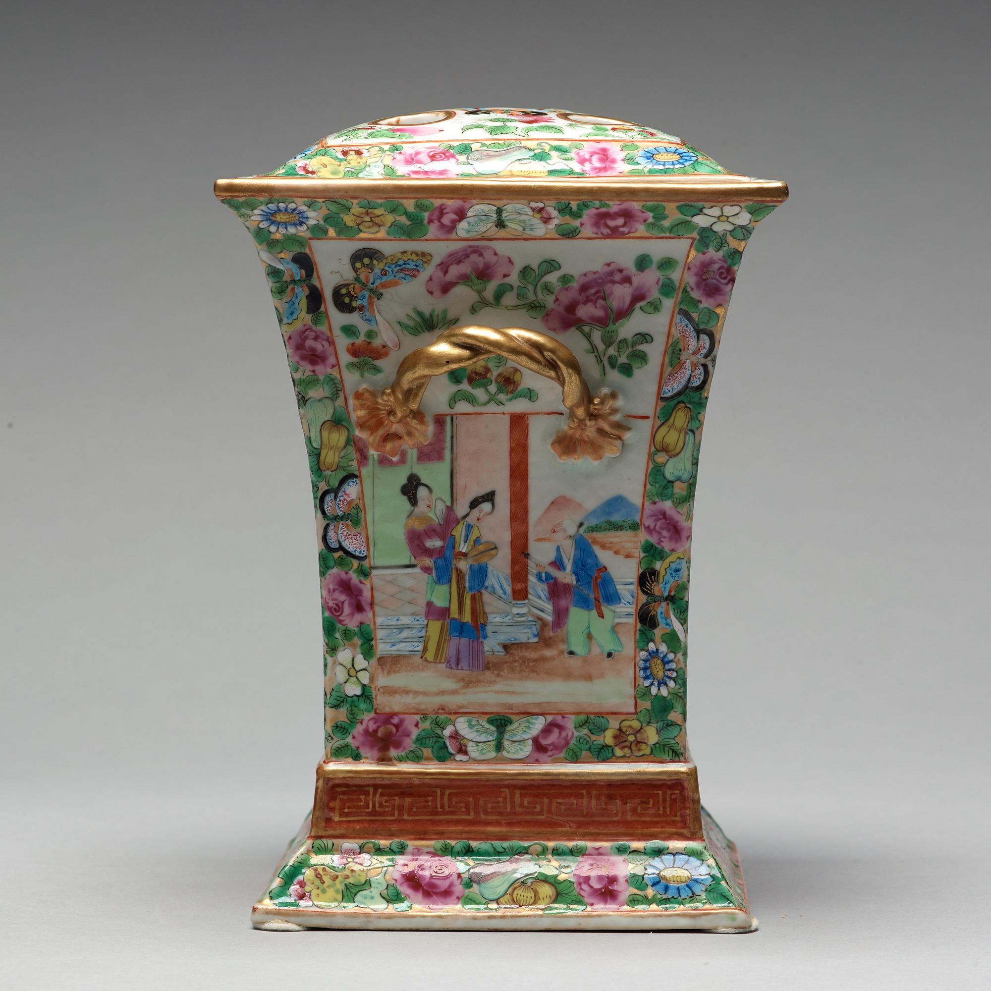 TULPANVAS, porslin. Kanton, Qingdynastin, 1800-tal.