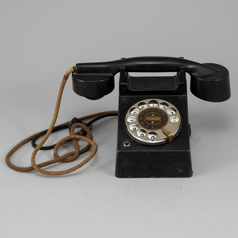 Marcel Breuer and Richard Schadewell, " the Bauhaus telefone" for Fuld & Co, ca 1928-29.