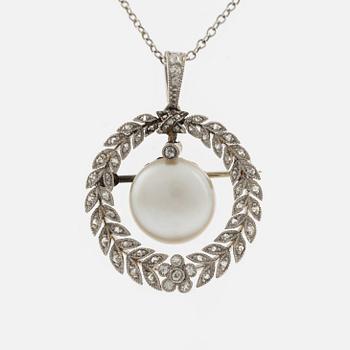 Pendant/brooch with half pearl and wreath shaped with rose cut diamonds, with chain.