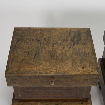 A pair of 1930s nightstands.