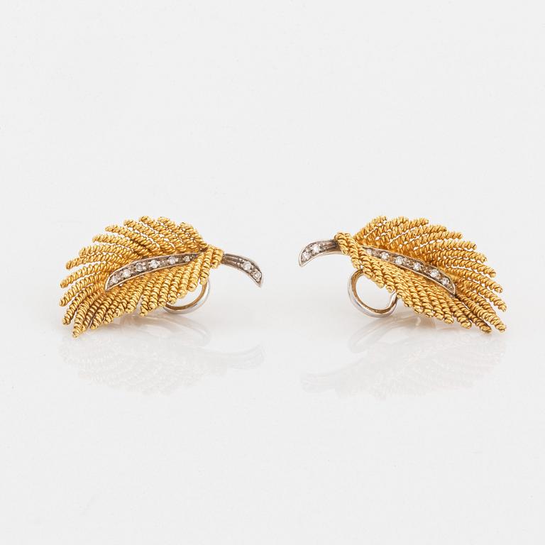 Ett par örhängen 18K guld med åttkantslipade diamanter.