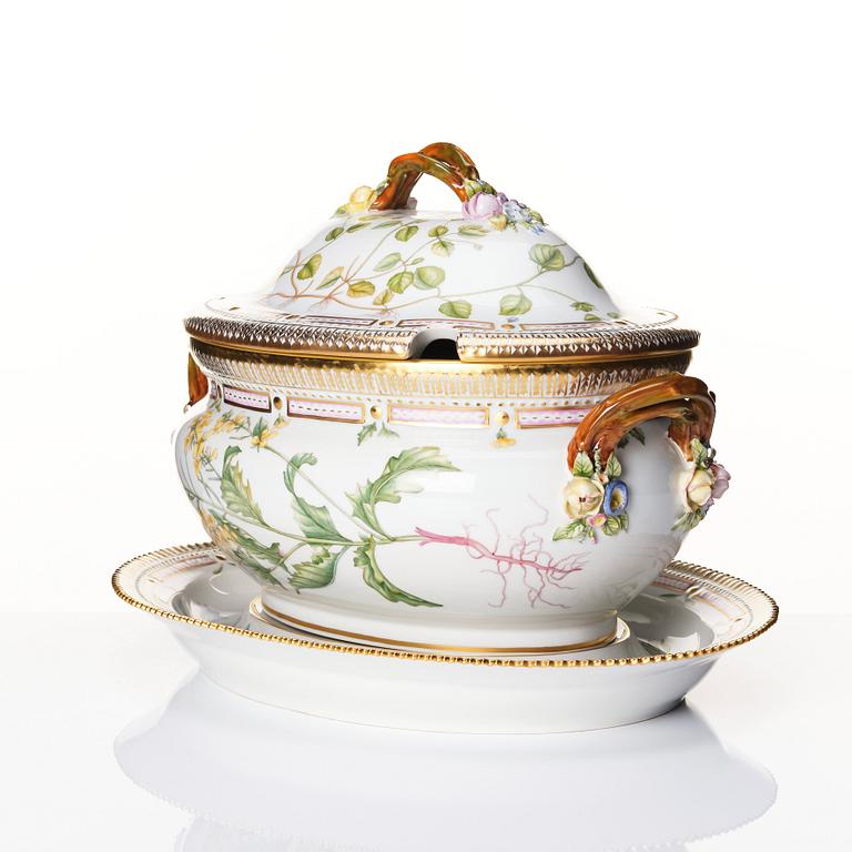 A large Royal Copenhagen 'Flora Danica' tureen with cover and stand, Denmark, 20th Century.