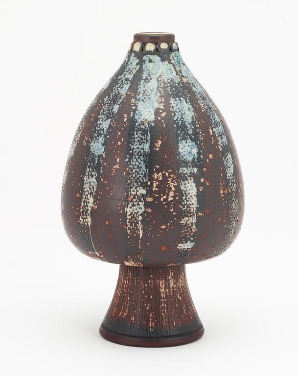 A Wilhelm Kåge 'Farsta' stoneware vase, Gustavsberg studio 1955.