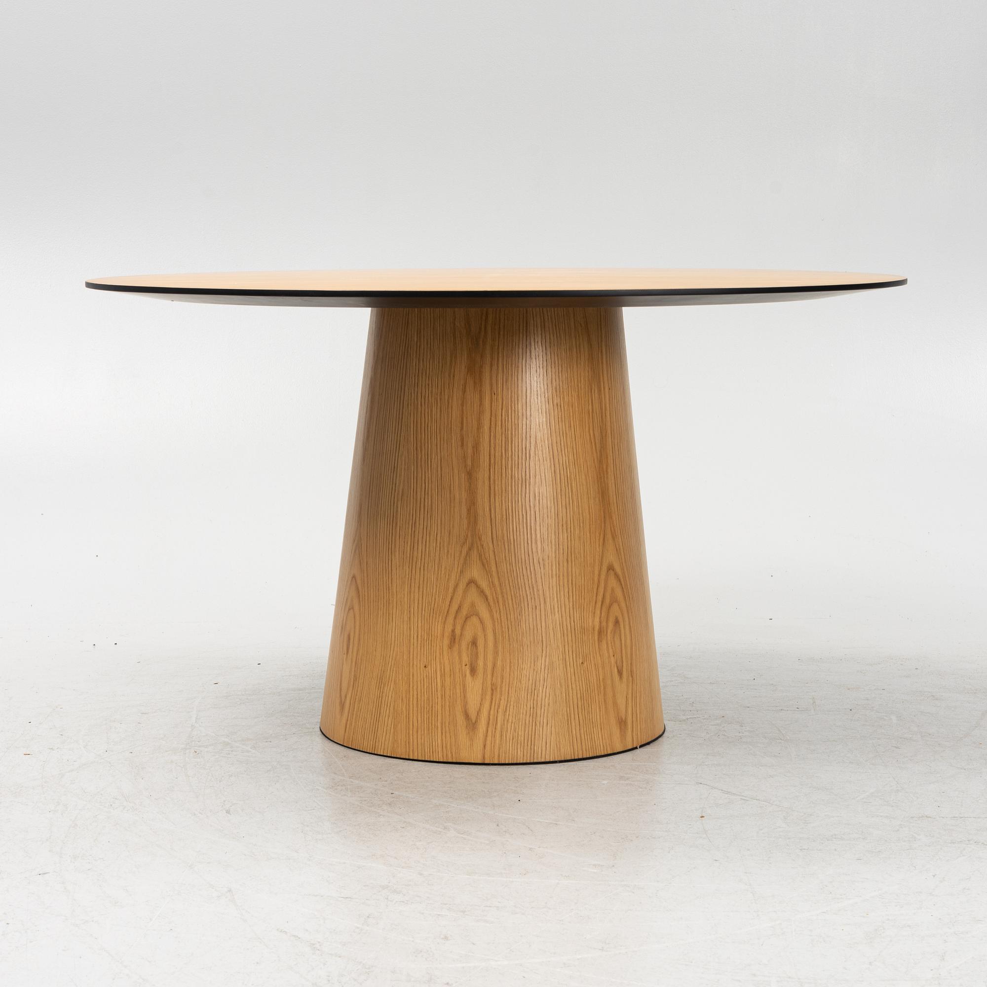 A 'Social' oak veneered table by Decotique.