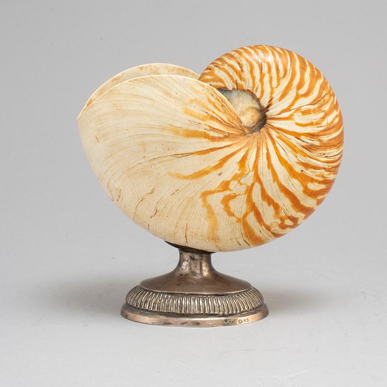 THEODOR JORTZ. A silver and shell bowl. Skänninge, 1826.