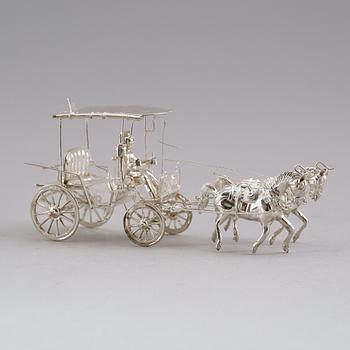 FIGURGRUPP, silver, signerad G Kakojo, orientalisk, 1900/2000-tal. Vikt ca 134 gram.
