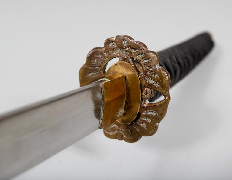 KATANA, orientalisk, 1900-talets andra hälft. TEXTÄNDRING: Orientalisk, 1900-talets andra hälft.