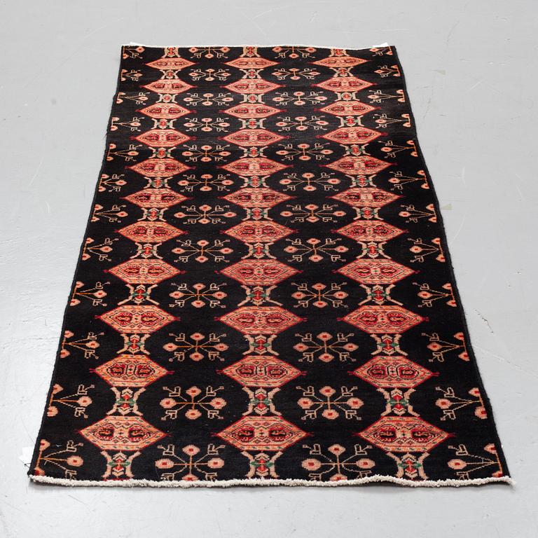 MATTO, West Persian probably, ca 231 x 88,5 cm.