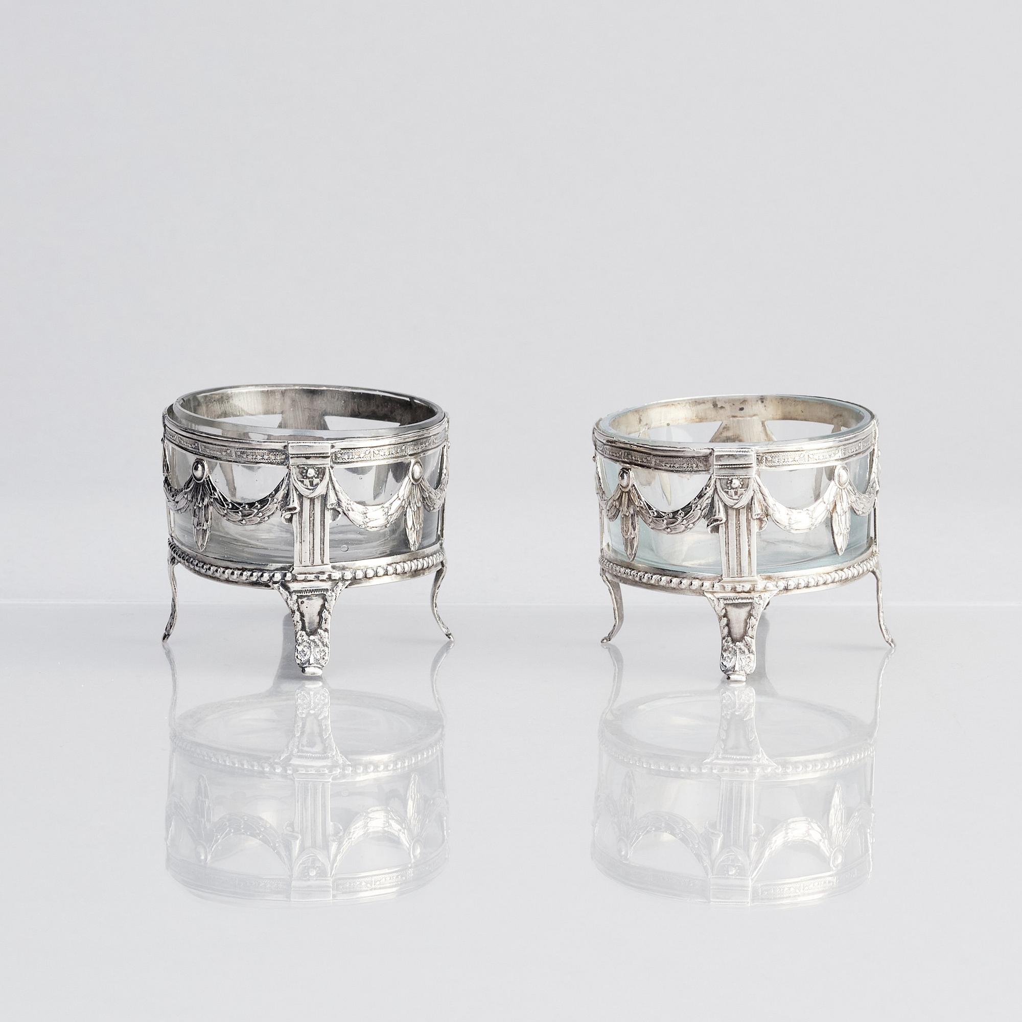 Nils Rundström, saltkar med glasinsats, silver, ett par, Stockholm 1786. Gustavianska.