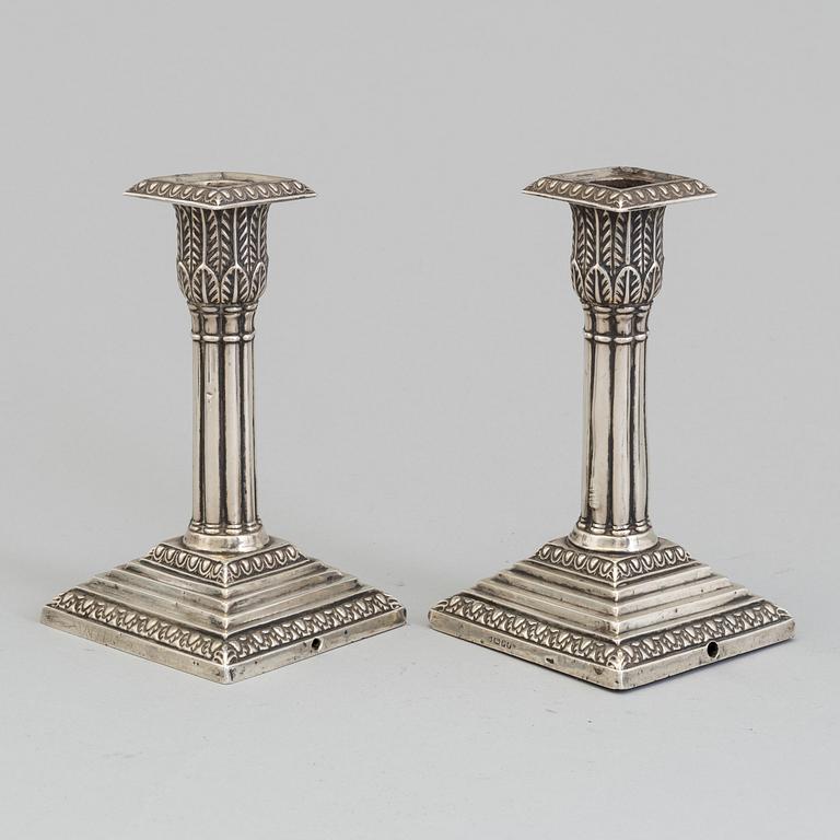 A PAIR OF SILVER CANDLESTICKS, Sheffield 1882.