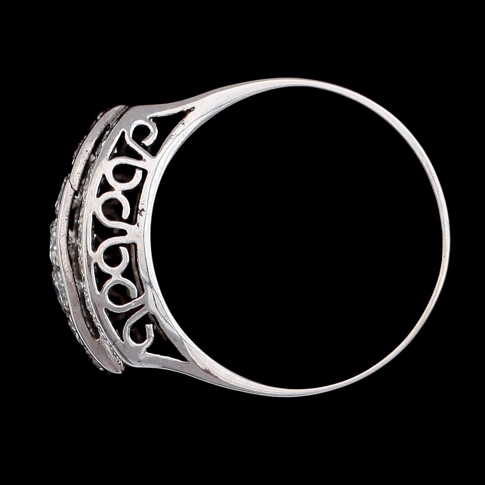 RING, 18 k vitguld, Stigbert, briljantslipade diamanter tot ca 0.72 ct. Vikt ca 5,1 g.