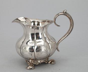 MJÖLKKANNA, silver, O.R.Lundgren, Åbo 1868. Vikt ca 103 g.