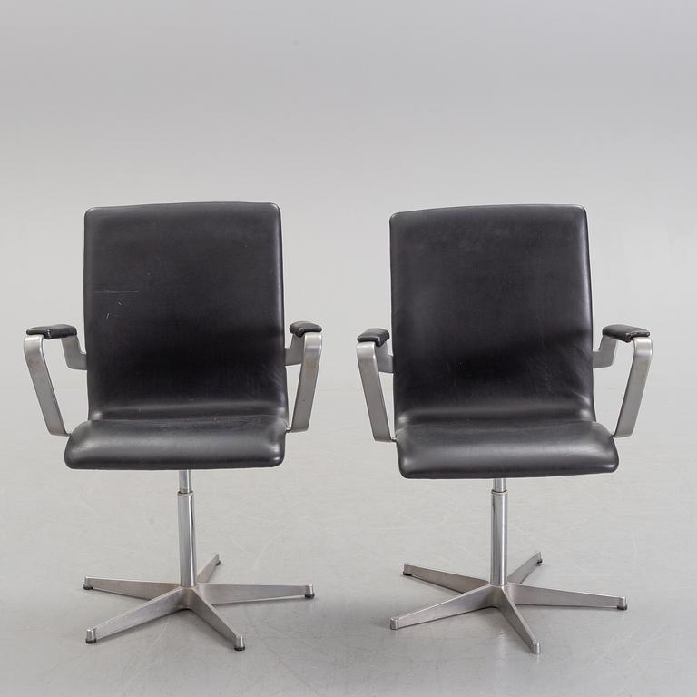 A pair of 'Oxford' arm chairs by Arne Jacobsen, Fritz Hansen, Denmark, 1985.
