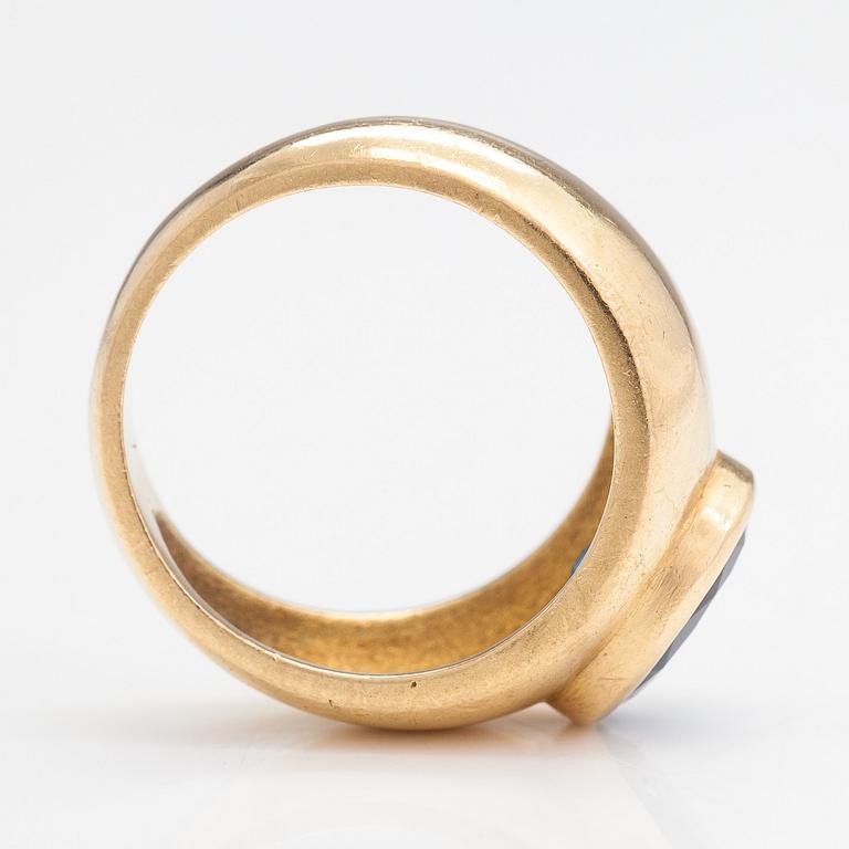 Ring, 18K guld och safir ca 3.0 ct. Med certifikat.