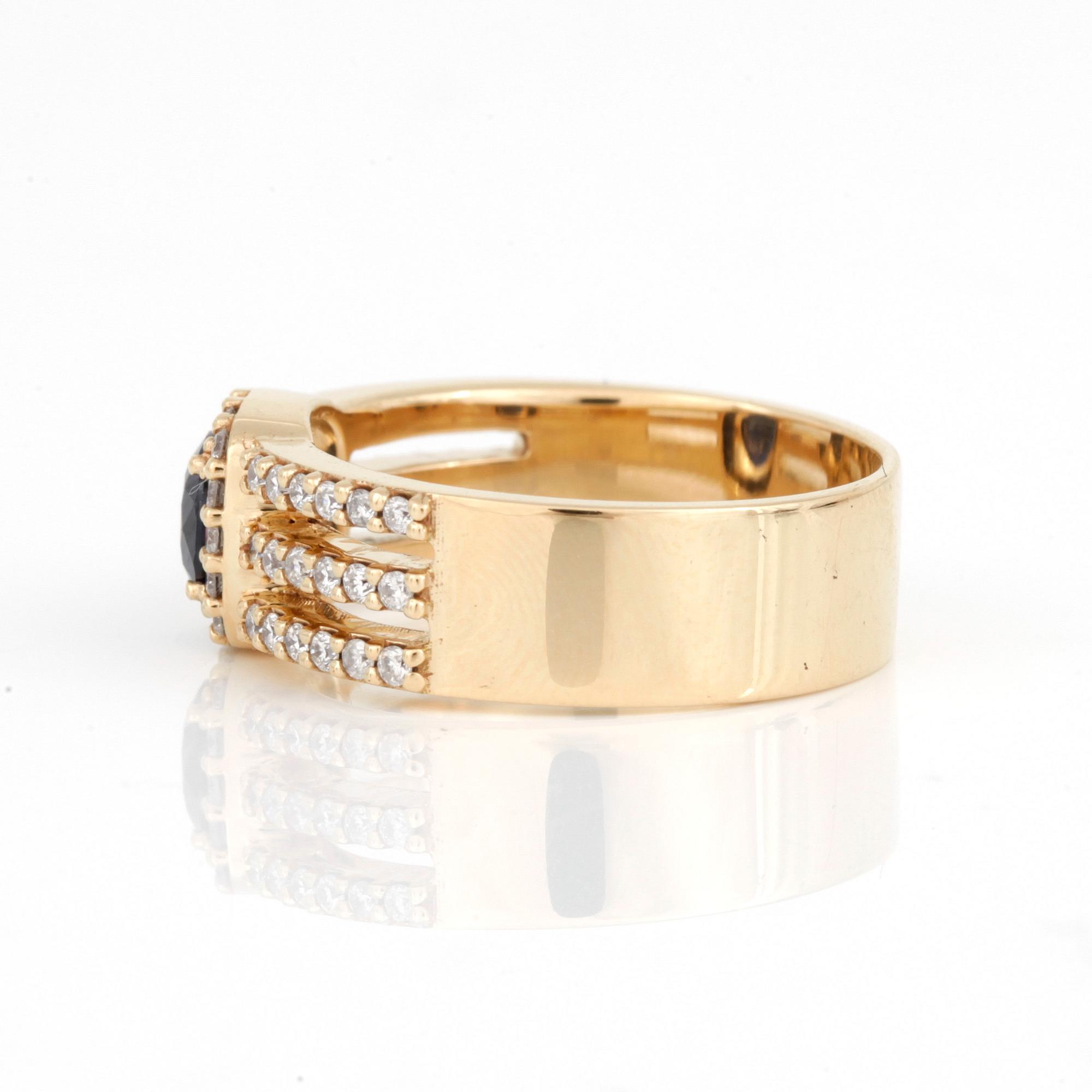 RING, 18K guld med safir ca 0.84 ct och diamanter totalt ca 0.34 ct. Total vikt ca 6,4 gram.
