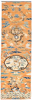 94. KESI, silk and gold threads. 159,5 x 50 cm. Late Qing dynasty (1644-1912).