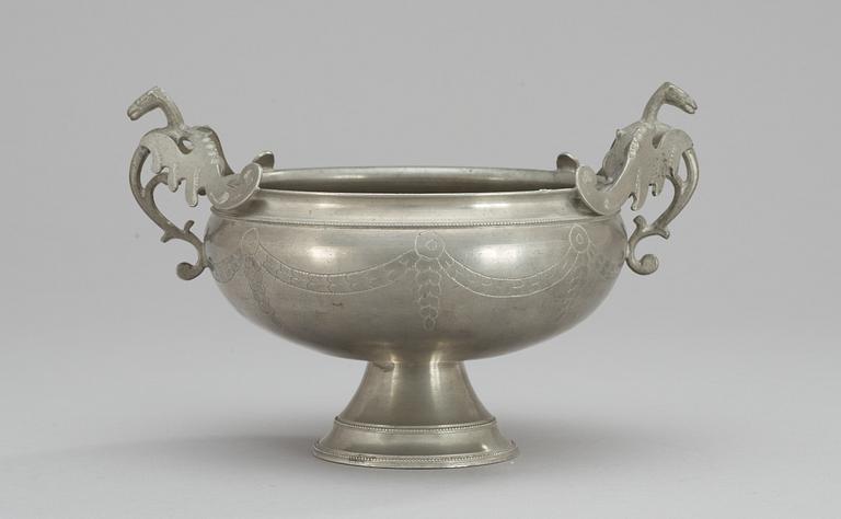 A Swedish pewter bowl, Makers mark by Gottlob F Baumann, Hudiksvall (1789-1826).