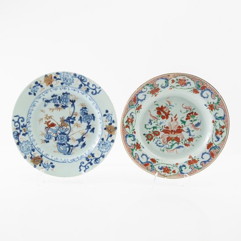 Plates 2 pcs and cups 3 pcs China 18th century porcelain.