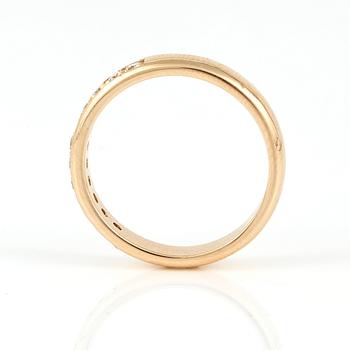RING, 14K guld med briljantslipade diamanter tot ca 0,30 ct. Vikt 3,62 gram.