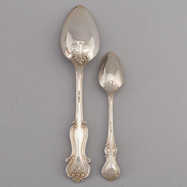 21 silver spoons and 7 teaspoons 19th Century.