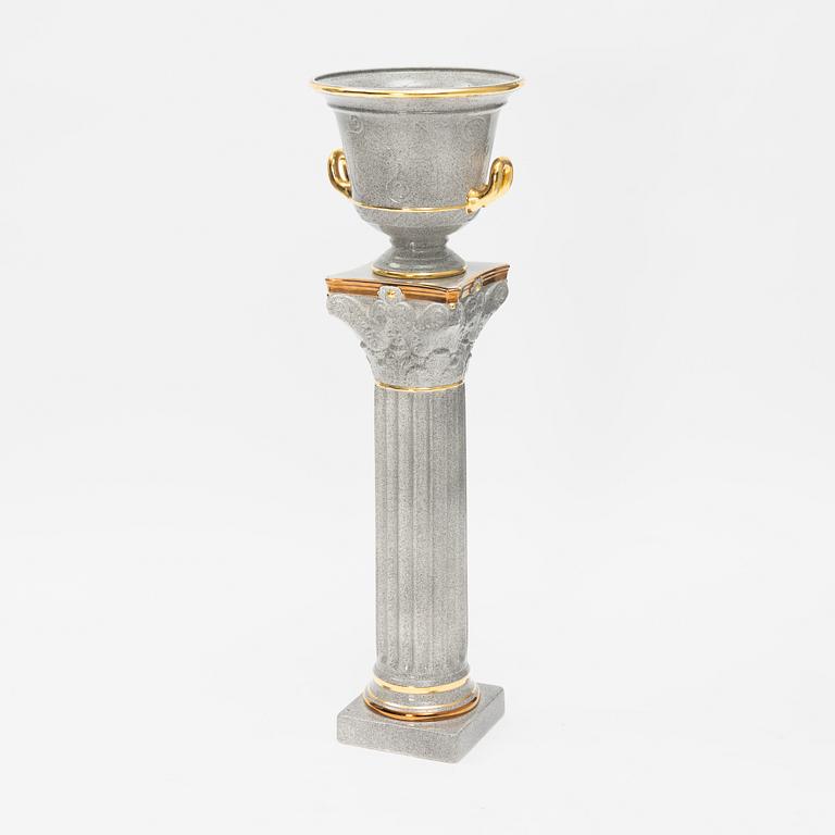 A ceramic flower pot on pedestal, Spain, end of the 20th century.
