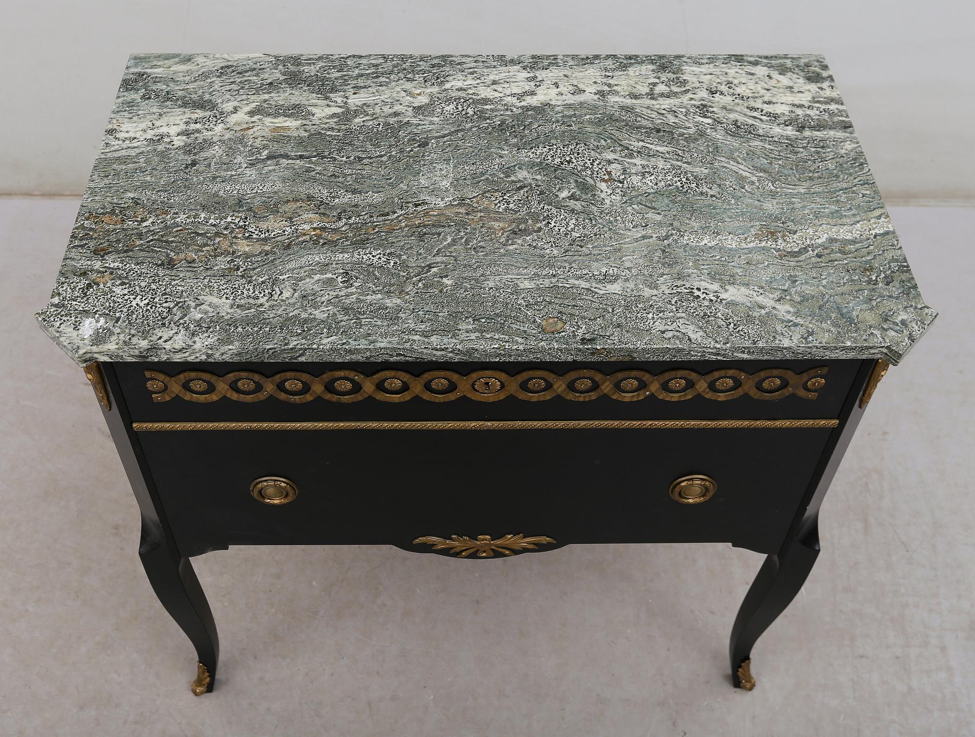 BYRÅ, gustaviansk stil, 1900-talets andra hälft.