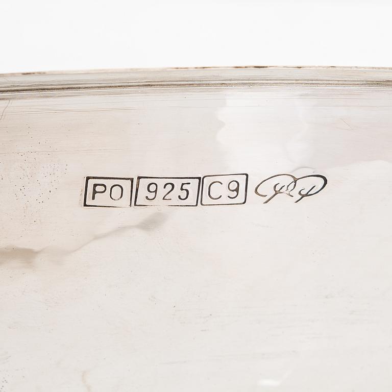 Pekka Piekäinen, malja, sterlinghopeaa ja emalia, leimasigneerattu PP, Platinoro, Turku 2004.