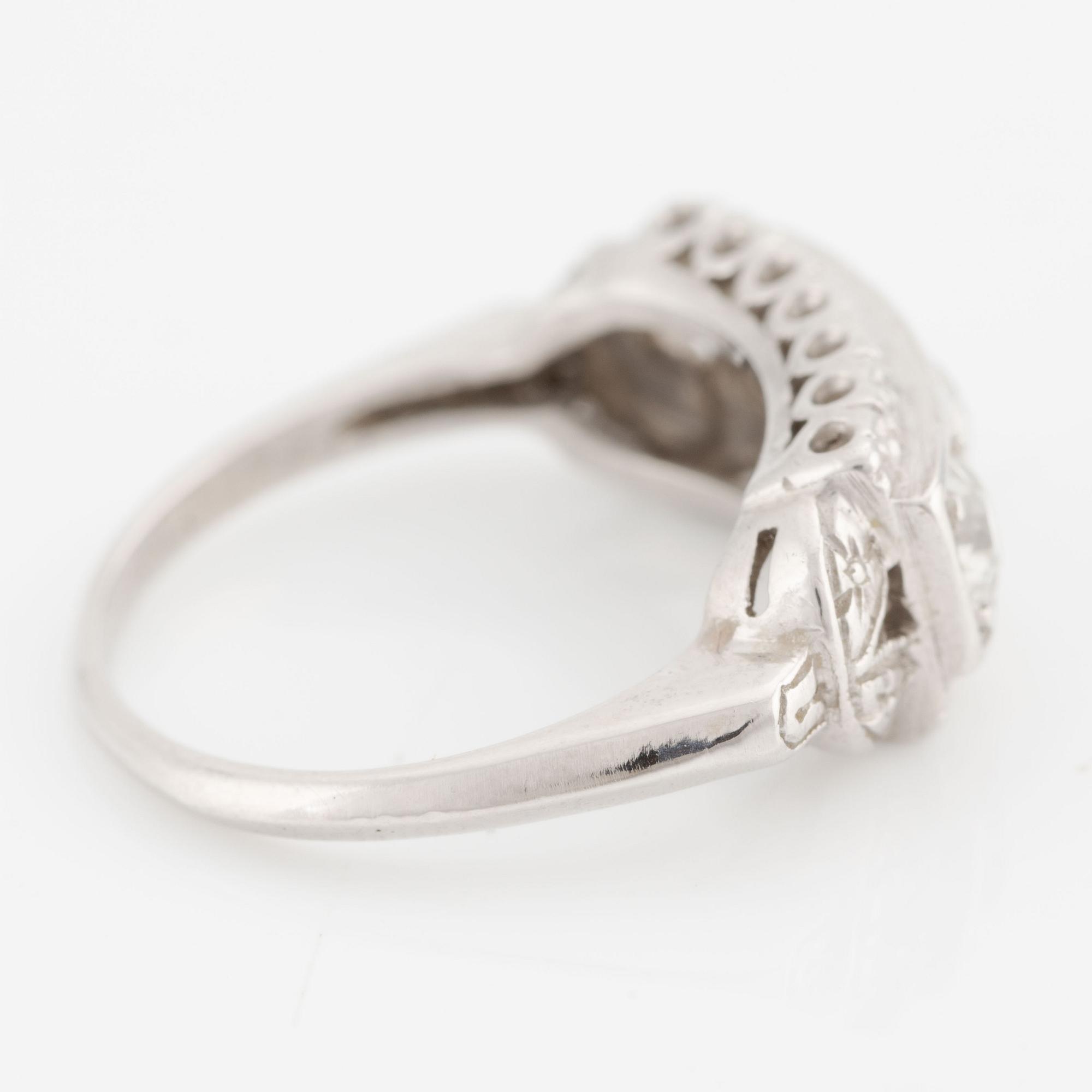 Ring, platinum with three old-cut diamonds.
