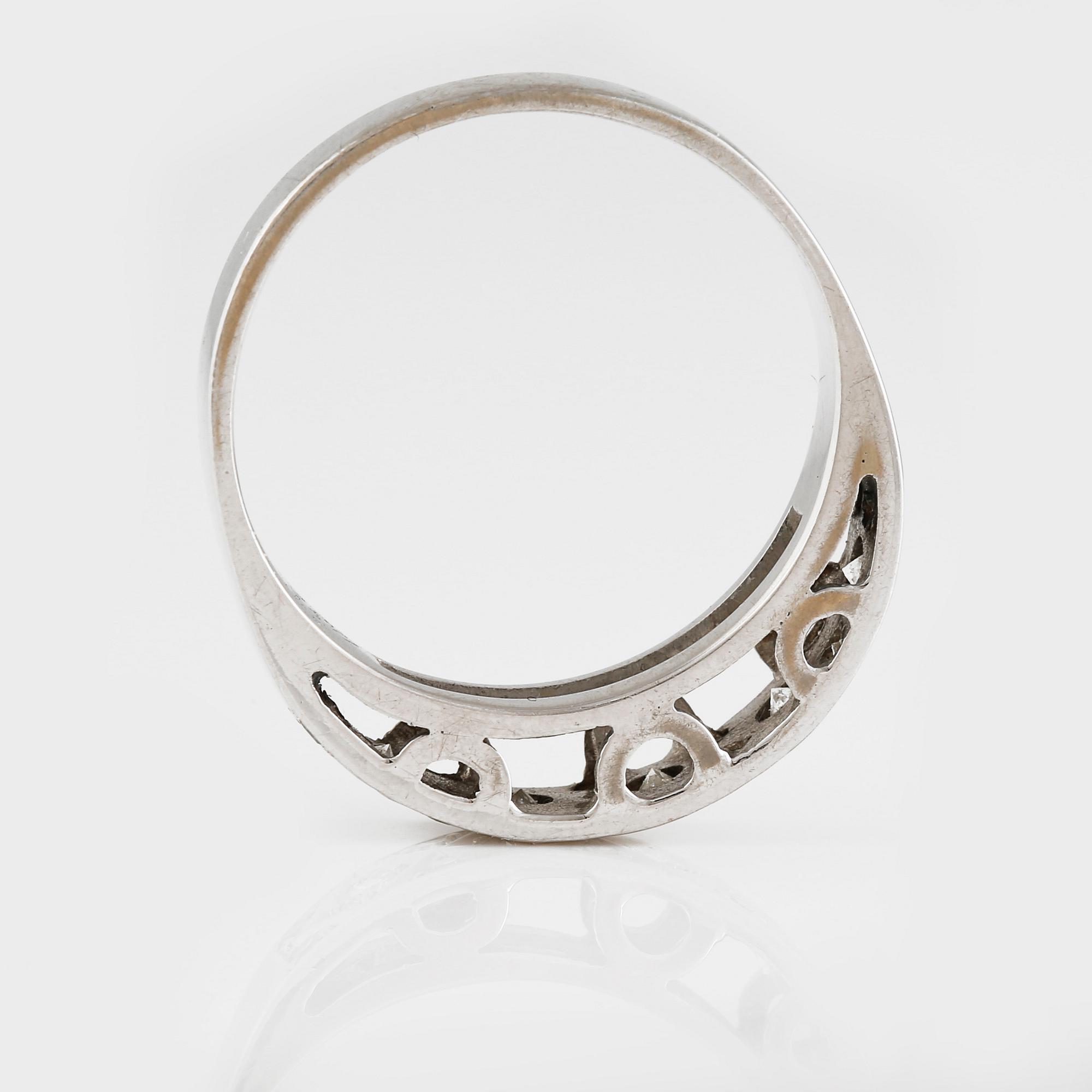 RING, 18K vitguld med briljant och åttkantslipade diamanter 0.32ct, Stigbert Stockholm 1974. Vikt 4,8 gram.