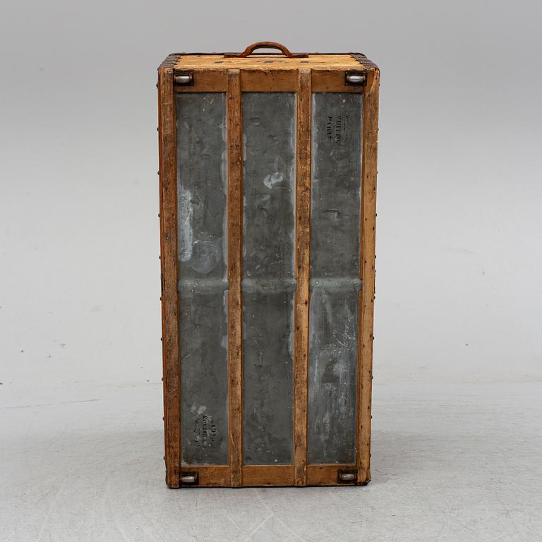 LOUIS VUITTON, a French travel trunk, late 19th Century.