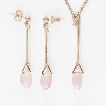 Vivianna Torun Bülow-Hübe, hänge samt örhängen, ett par, silver med rosenkvarts, för Georg Jensen.