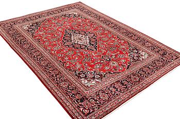 A Kashan carpet, c. 290 x 204 cm.