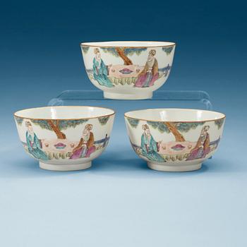 1654. Three famille rose bowls, late Qing dynasty, with Tongzhi seal mark.