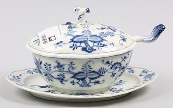 TERRIN MED SKED, porslin, Meissen.
