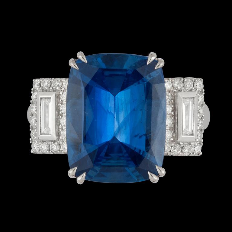 A sapphire, 7.35 cts. and diamonds, tot. 0.42 ct, ring.