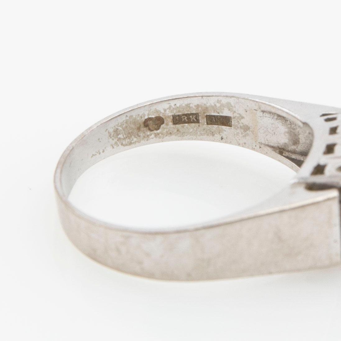 Ring, 18K vitguld med briljantslipade diamanter.