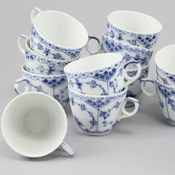 SERVISDELAR, 13 st, "Musselmalet", Royal Copenhagen, Danmark, 1900-talets andra hälft.
